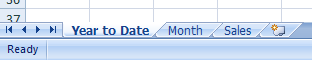 Tres hojas de cálculo tal y como aparecen en la barra de la pestaña Hoja en la parte inferior de la ventana Excel