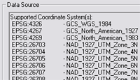 Systèmes de coordonnées pris en charge pour une sous-couche WMS, affichés dans l’onglet Source de la boîte de dialogue Layer Properties (Propriétés de la couche).